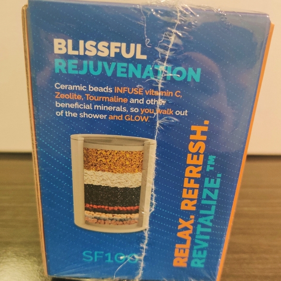 AquaBliss SF100 High Output Revitalizing Shower Filter - Reduces Dry Itchy Skin - Picture 3 of 6